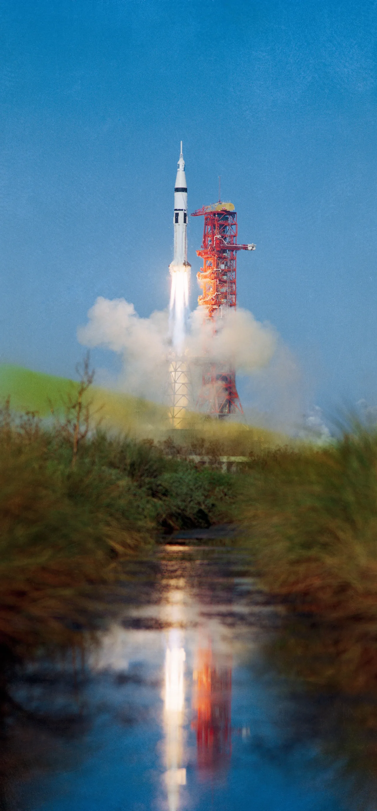 A Saturn IB carrying the Skylab 4 crew climbs above the launch pad