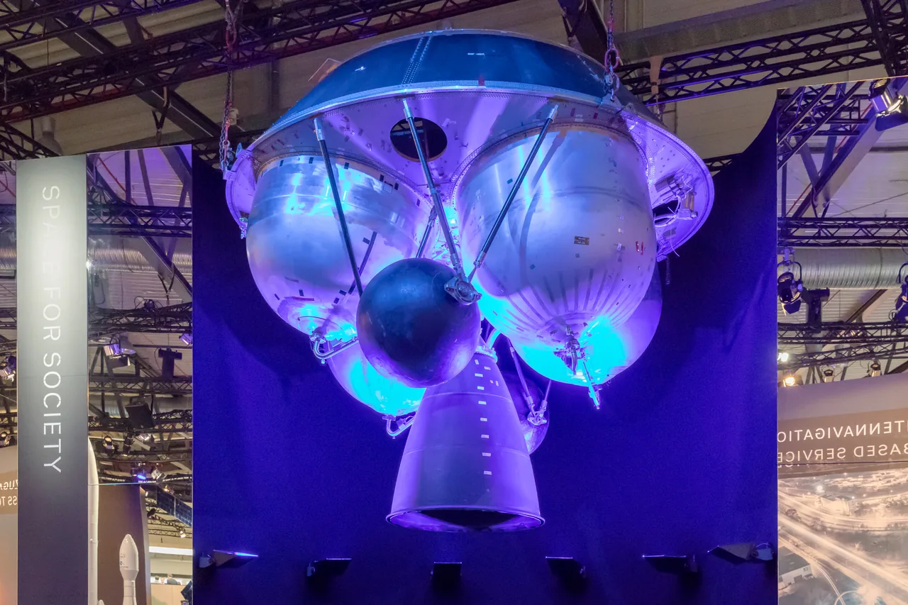 Aestus engine and Ariane 5 EPS propulsion assembly on display at ILA Berlin.