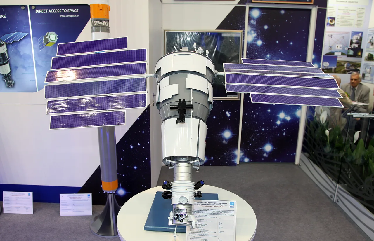 A Resurs-P No. 1 exhibition model stands upright between wide blue solar arrays