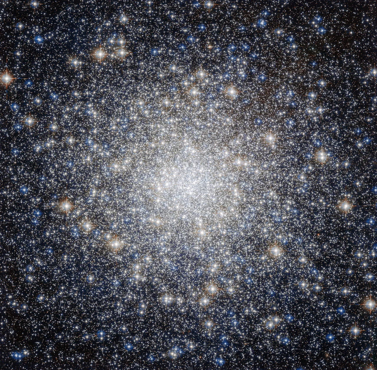 Dense central concentration of star points in Messier 92, surrounded by more separated blue-white and orange points.