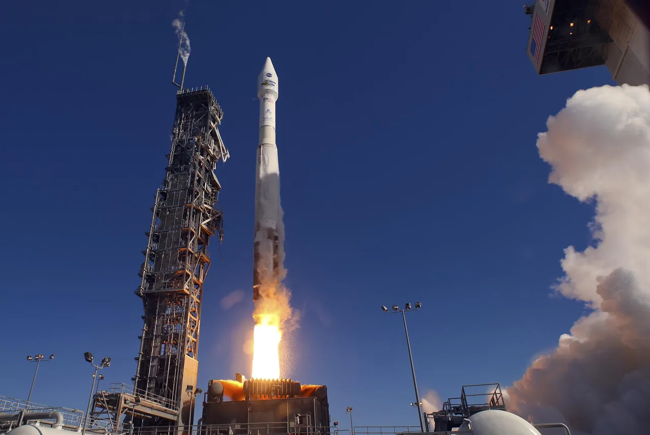 An Atlas V rises from its launch pad carrying the enclosed Landsat Data Continuity Mission
