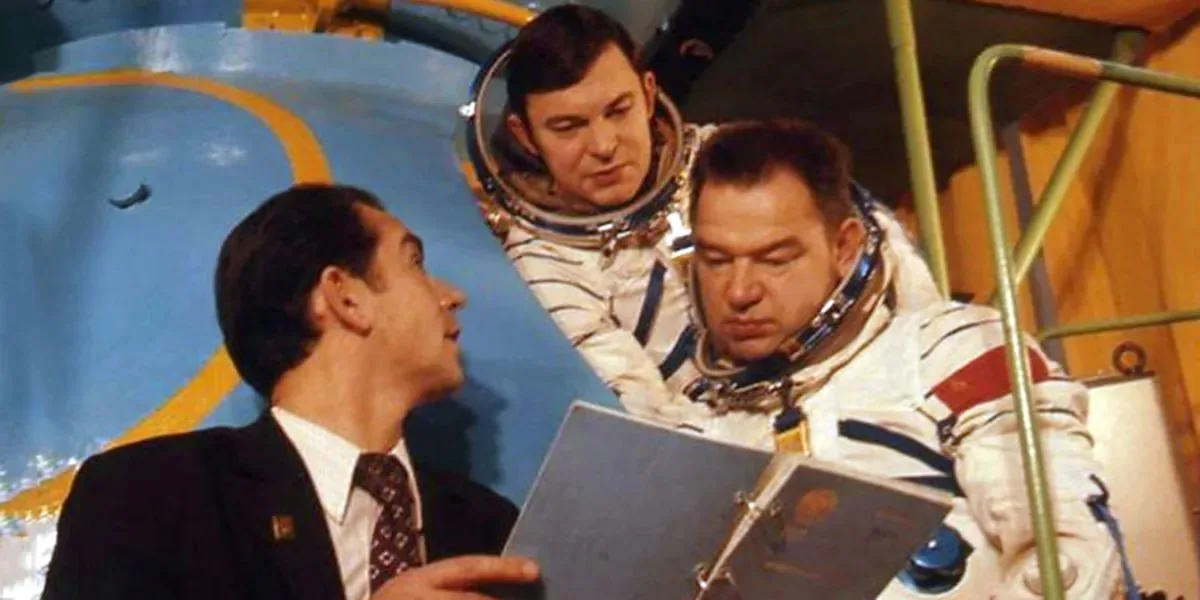 Yuri Romanenko and Georgi Grechko training together in pressure suits