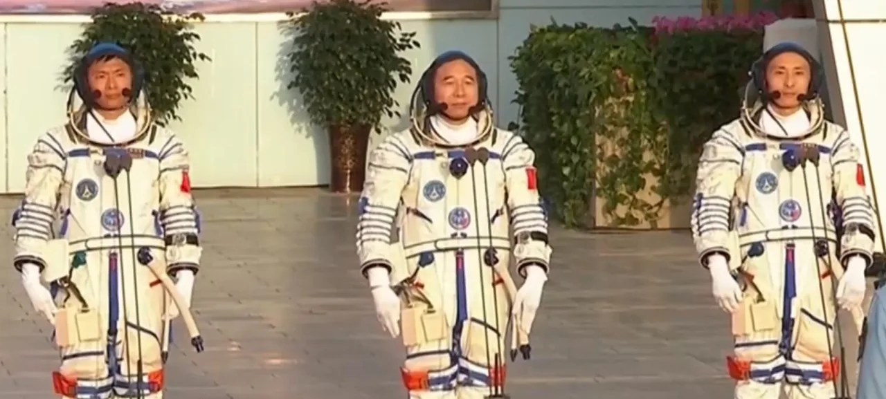 Shenzhou 16 — 神舟十六号航天员 Shenzhou 16 crew