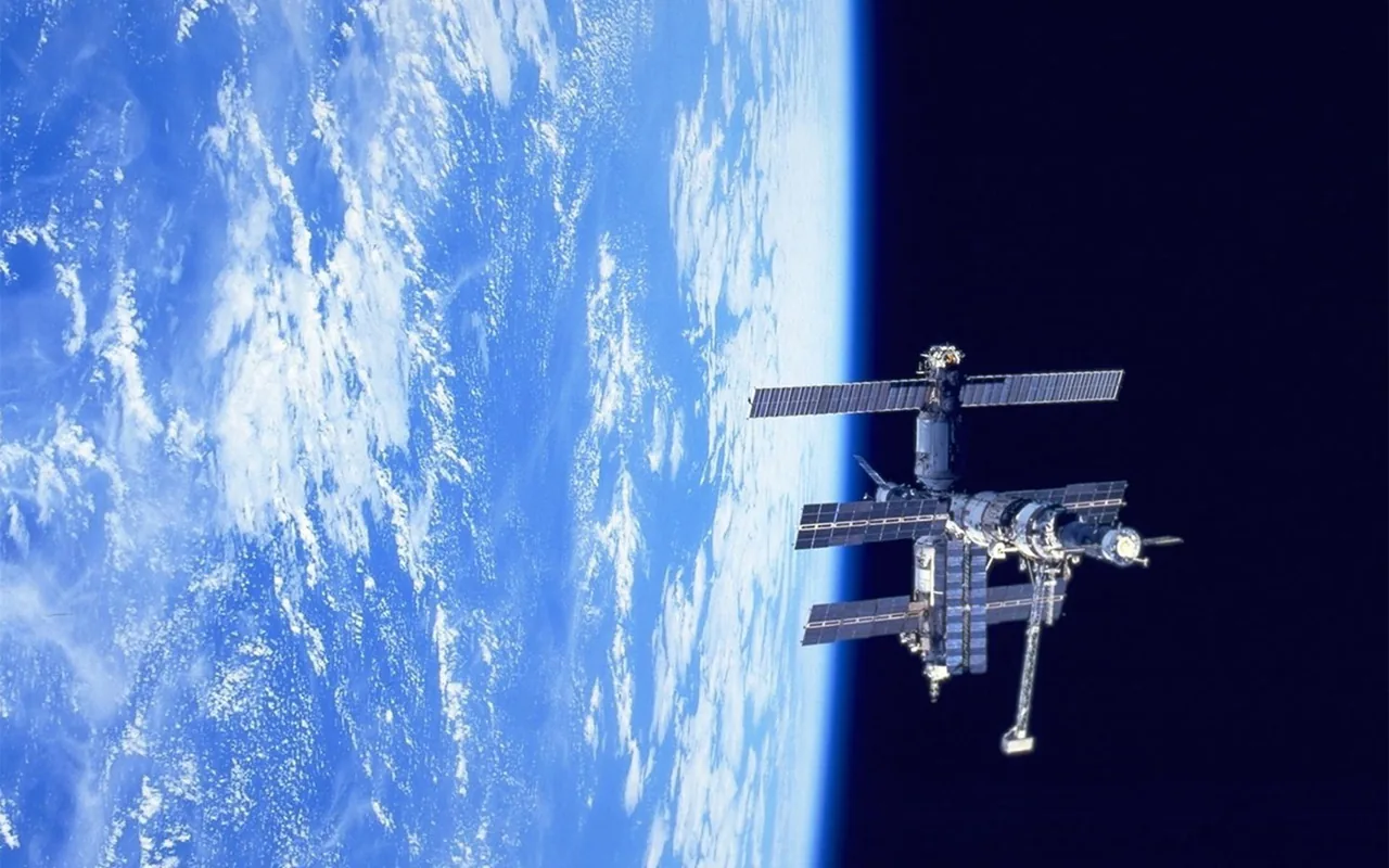 Soyuz TM-20 — Mir - February 1995