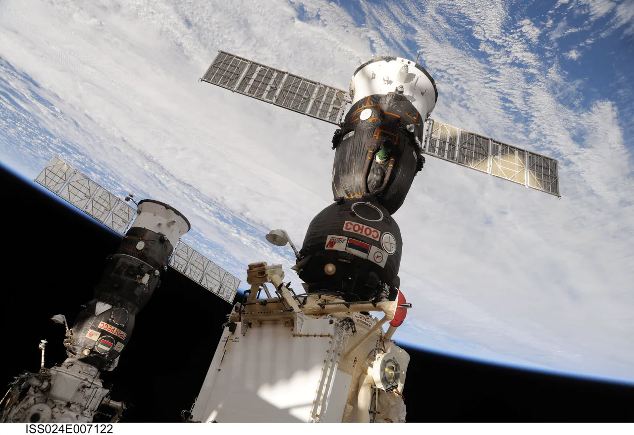 Official NASA photograph from Soyuz TMA-19: Soyuz TMA-19