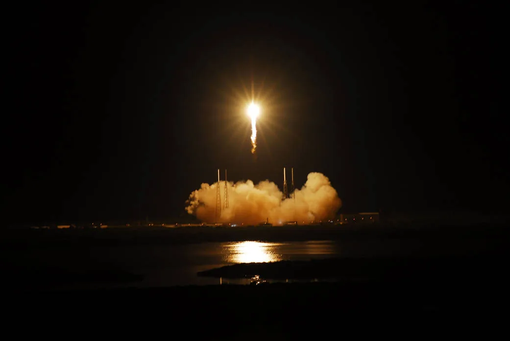 SpaceX Dragon C2+ — Dragon C2 launches from Cape Canaveral