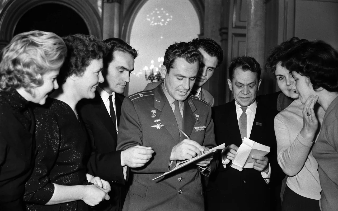 Vostok 2 — Gherman Titov returns from Vostok 2