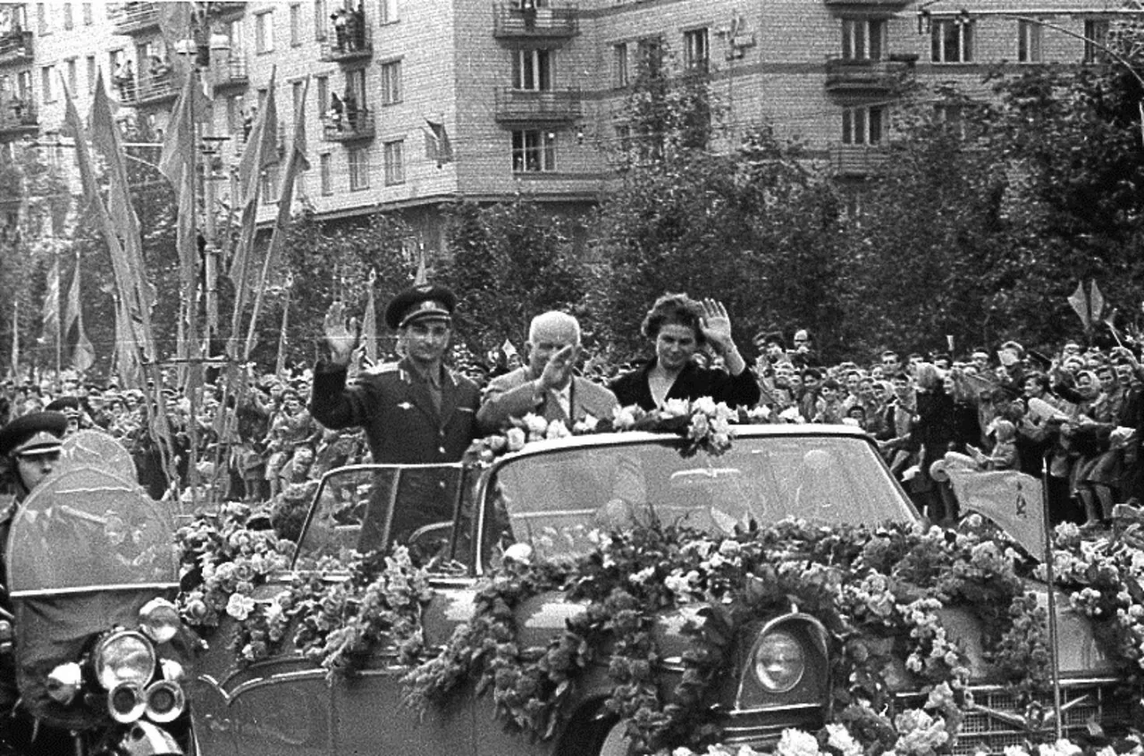Vostok 6 — Valentina Tereshkova returns from Vostok 6