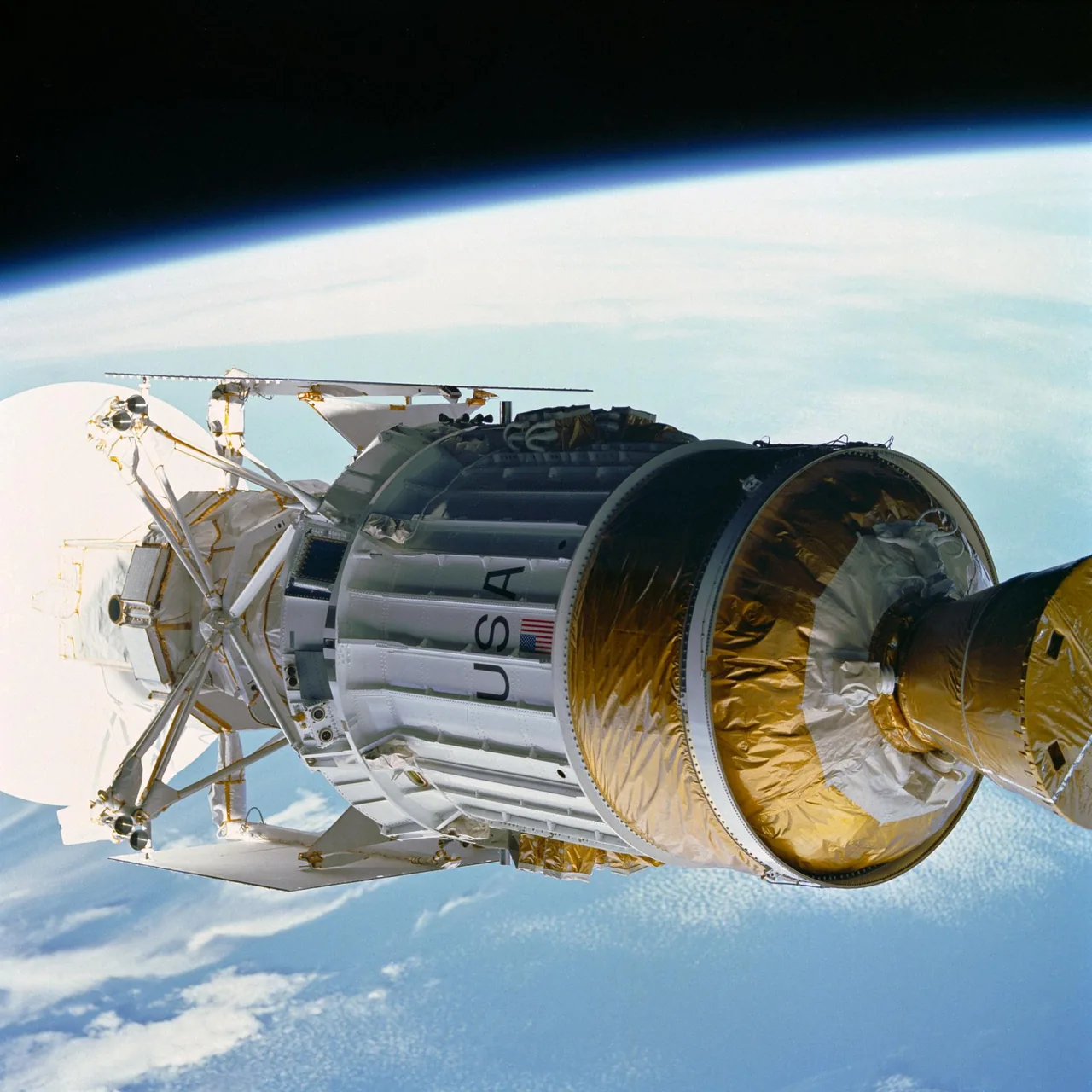 Magellan and its cylindrical upper stage photographed above Earth after deployment from Atlantis